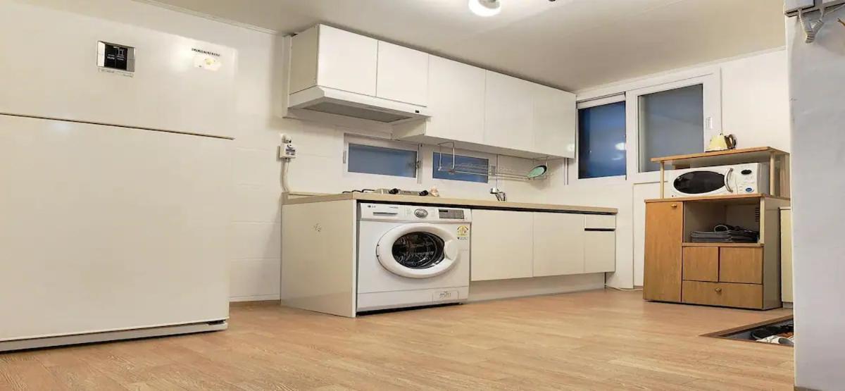 อพาร์ทเม้น K-10 White Linen House