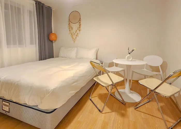 K-10 White Linen House